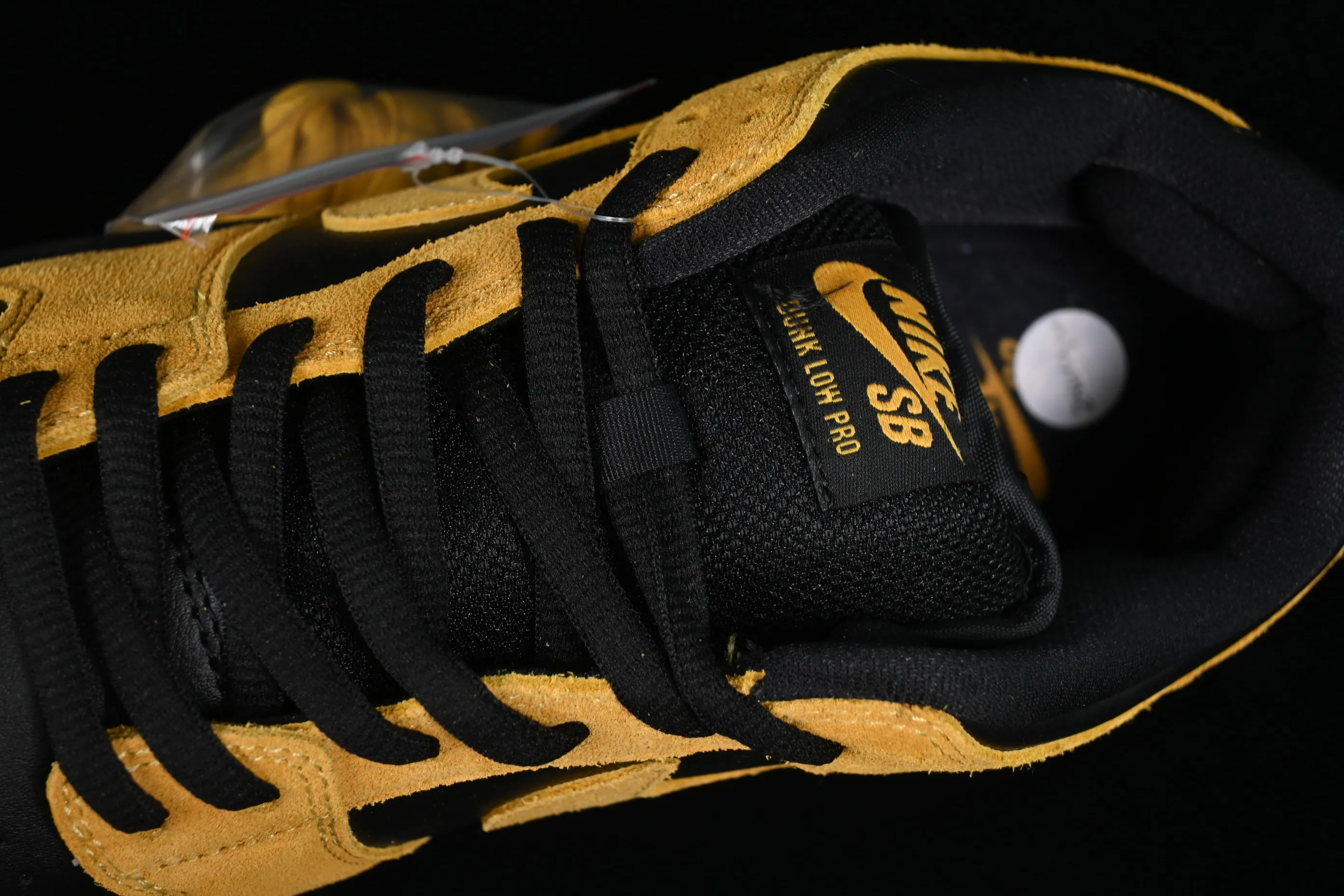 All Categories Nk SB Dunk Series Nk SB Dunk Low Low-top sneakers Nk Dunk SB Low "Valentines Day" Raw rubber black and yellow Retro low-top casual sports skateboard shoes 304292-706